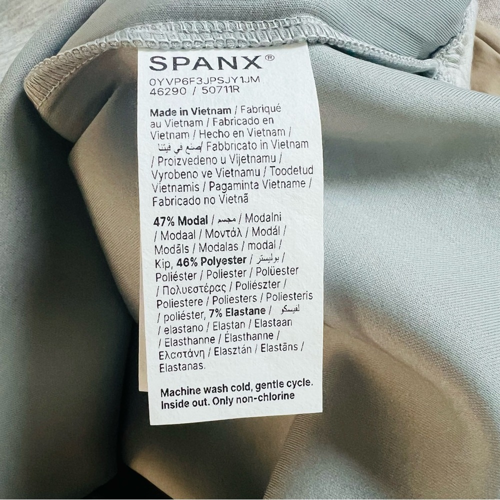 SPANX AirEssentials® Cropped Hoodie | Lit Grey Heather | Size Large - Picture 4 of 6